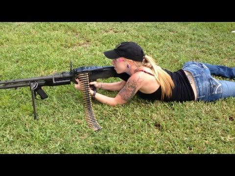 Shooting the Full Auto Belt Fed M-60 Machine Gun